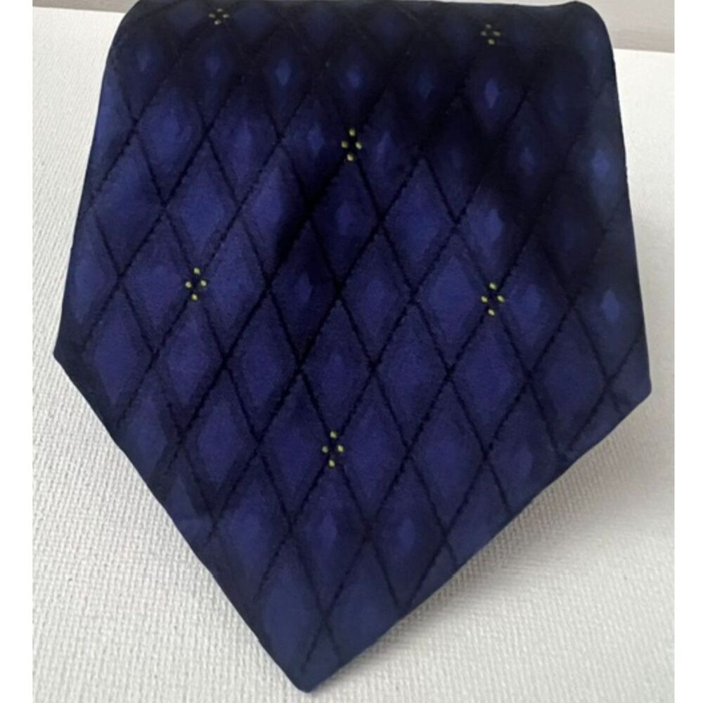 Tommy Hilfiger Mens 100% Silk Blue Burgundy Diamond Jacquard Tie Preppy Necktie